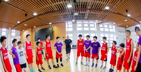 大学生篮球社团如何引入智能情感技术_0