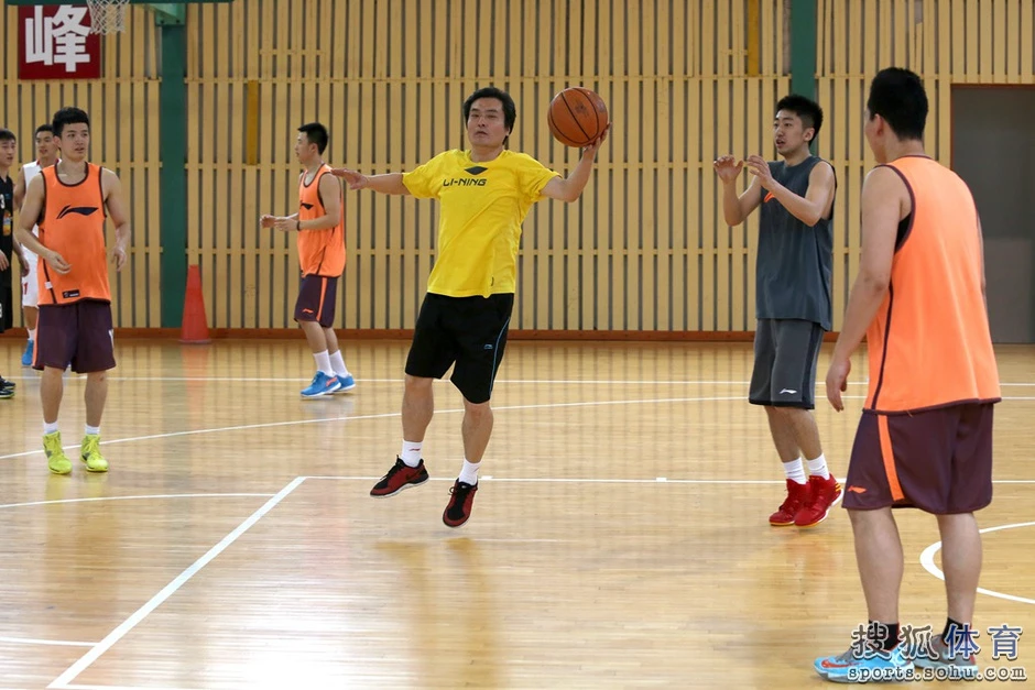 业余爱好者如何在有限时间内提升篮球优势_1